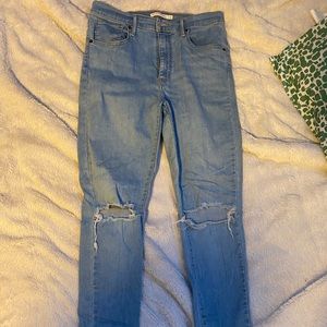 Levi’s Ripped Mile High Super Skin Size 31